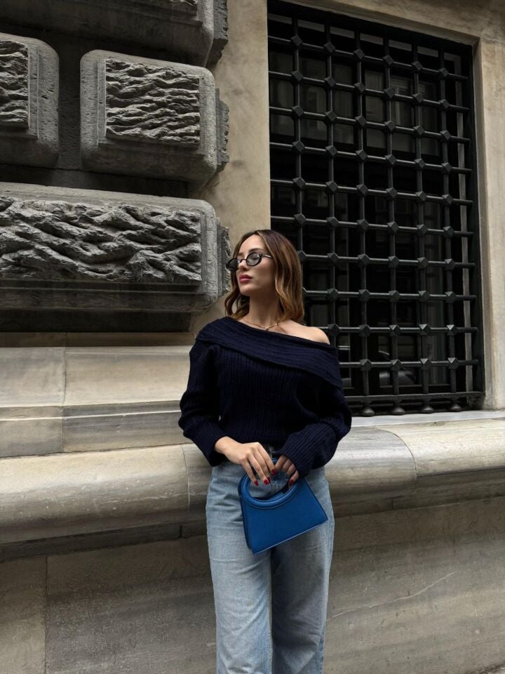 Lacivert Madonna Yaka Kazak