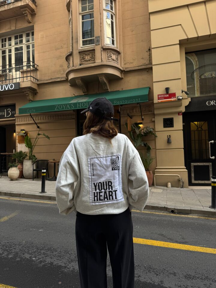 Gri Detaylı Sweatshirt