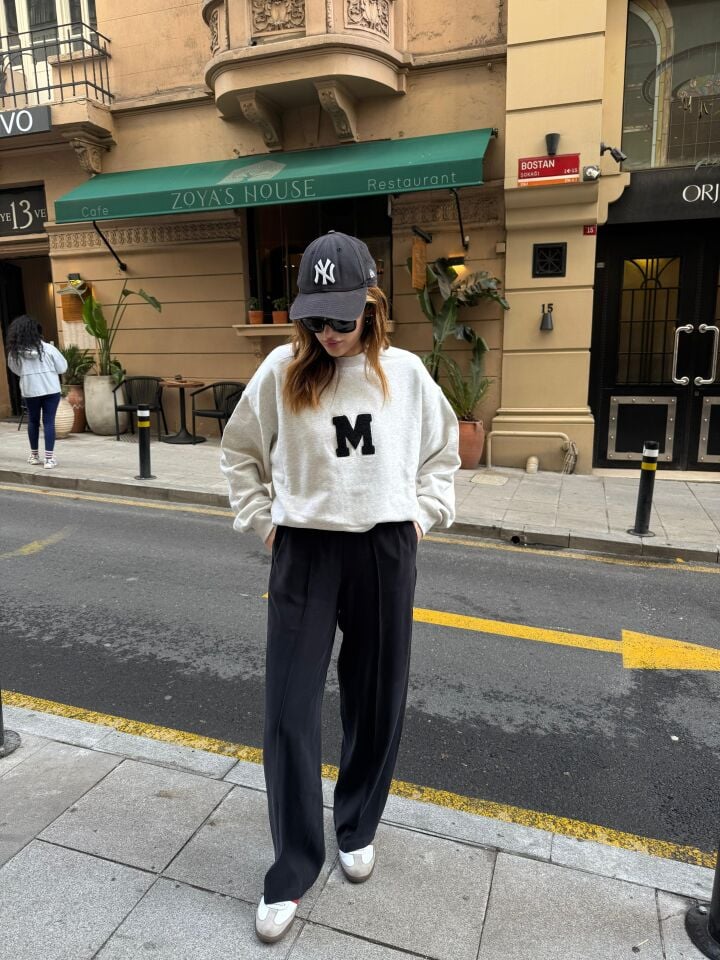 Gri Detaylı Sweatshirt