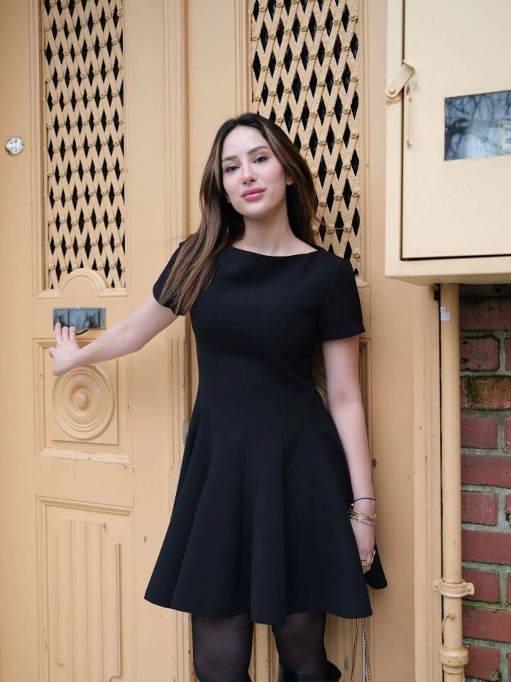 Siyah Volanlı Kısa Elbise