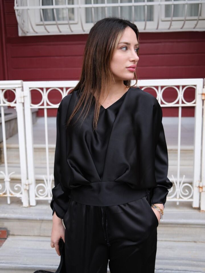 Siyah Saten Bluz