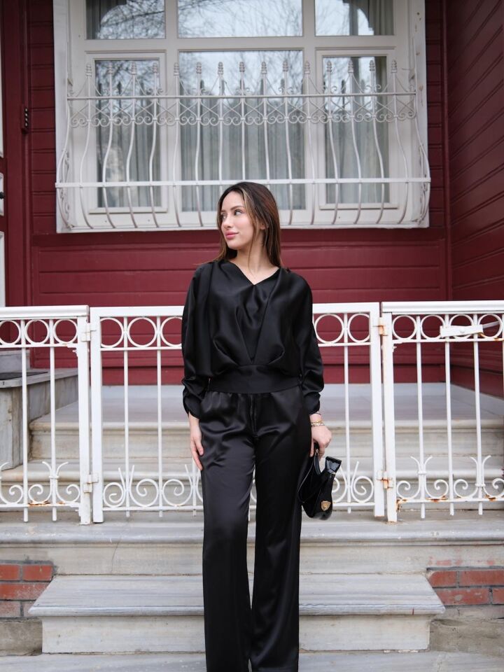 Siyah Saten Bluz