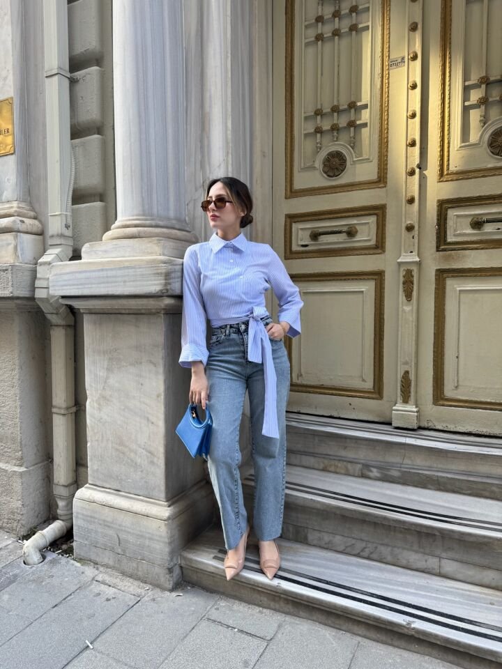 Bağlama Detay Mavi Çizgili Gömlek