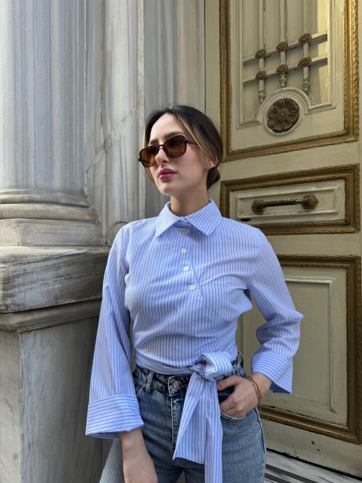 Bağlama Detay Mavi Çizgili Gömlek