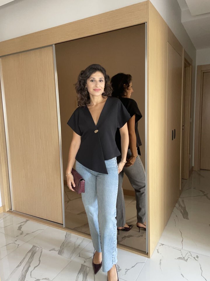 Gold Düğme Detay Siyah Bluz