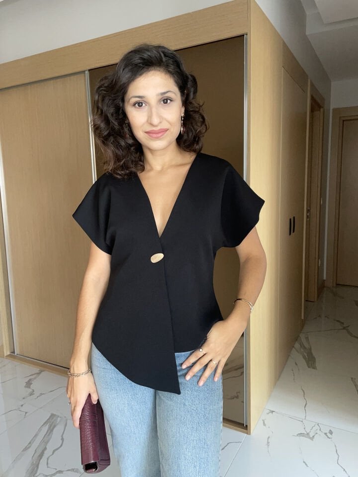 Gold Düğme Detay Siyah Bluz