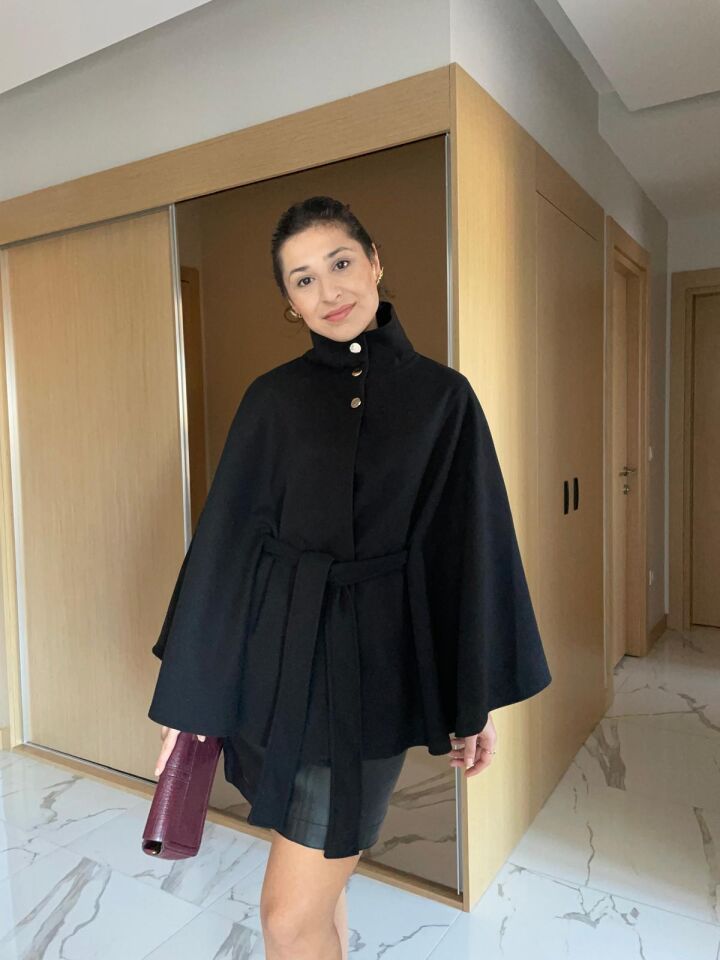 Siyah Kuşaklı Kaşe Panço